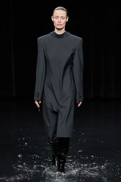 Look 17
